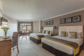 Отель Glenroyal Hotel Мейнут Улучшенный семейный номер-4